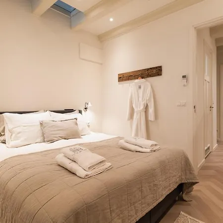 Leidse Square 5 Star Luxury Apartment